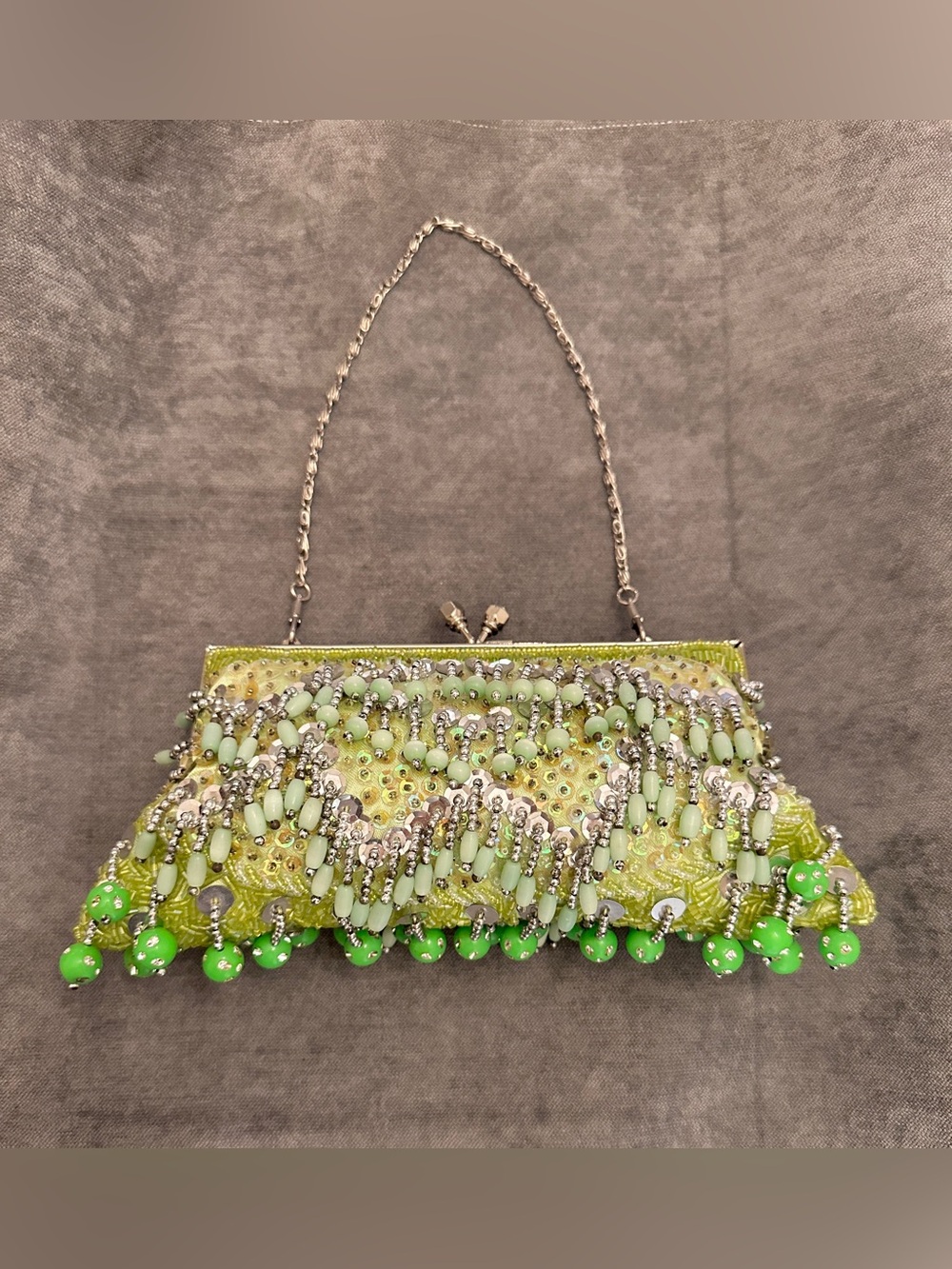 Beaded Lime Green Clutch with Chain Handle*Kiss lock*VTG~Y2K~90’s